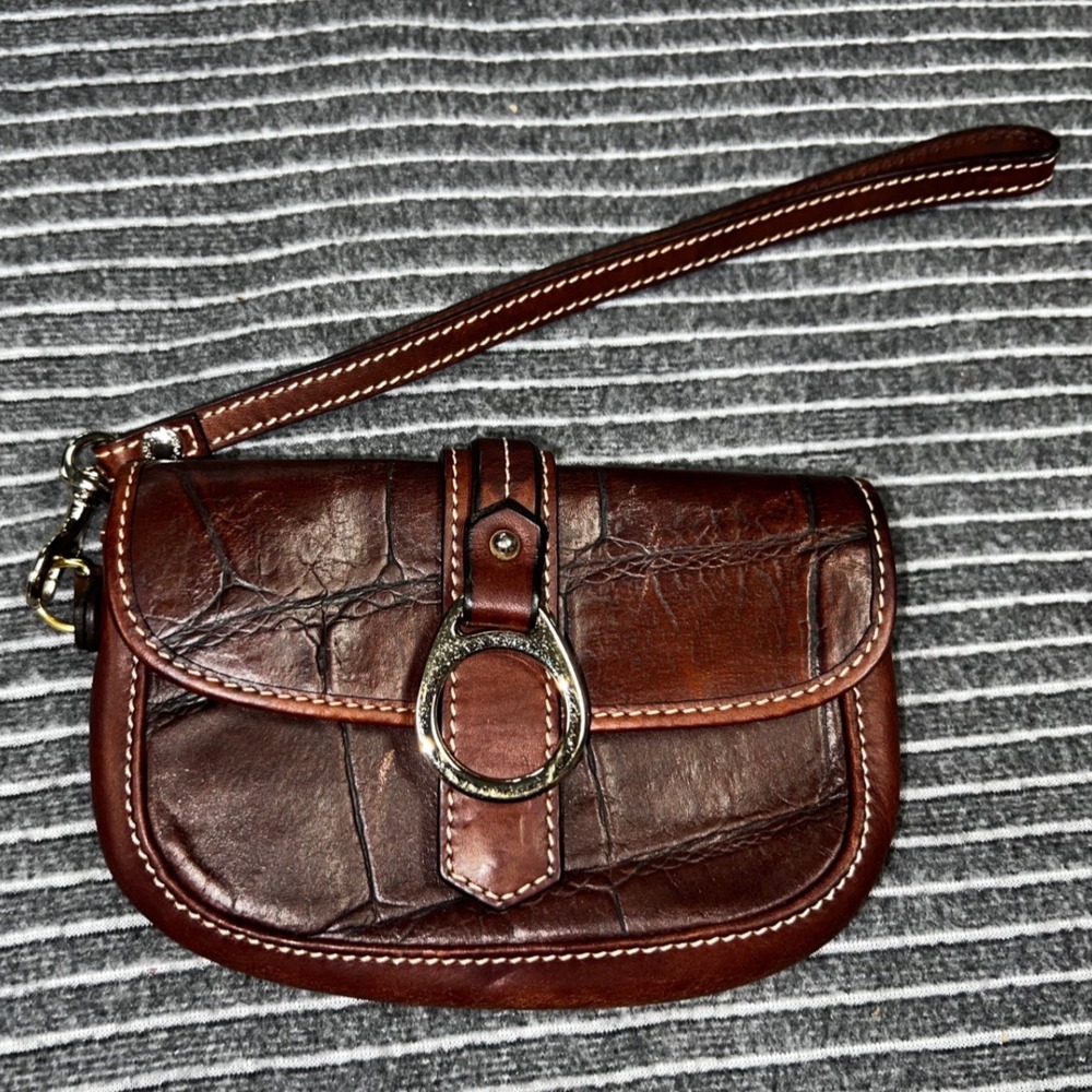 Dooney & Bourke Brown Croc Embossed Leather Wristlet Red Lining - Picture 2 of 10